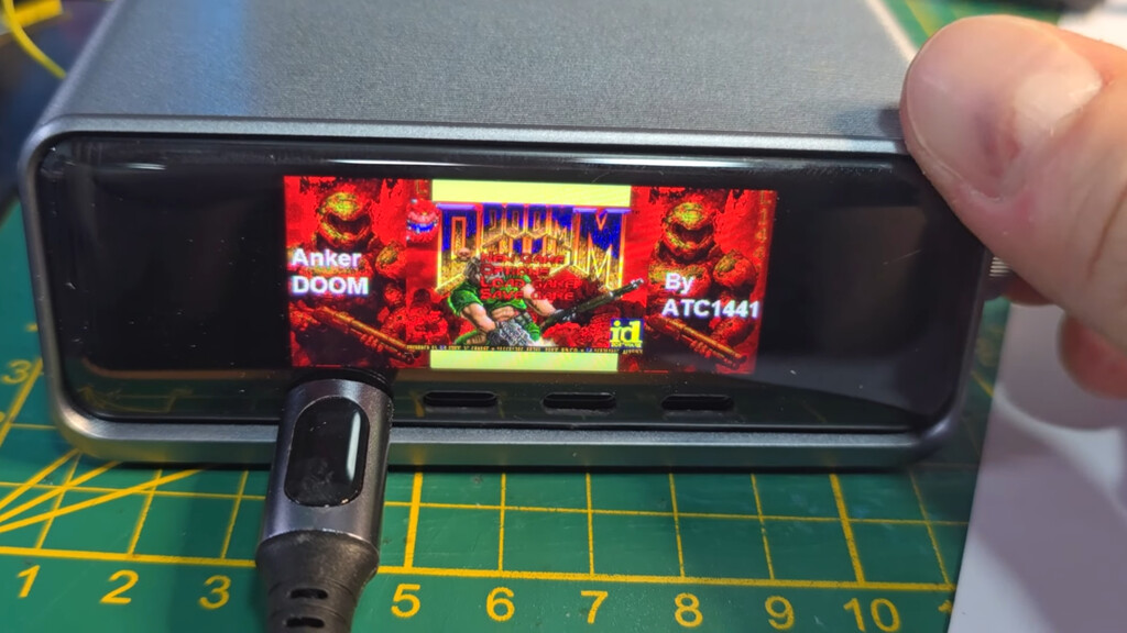 Las baterías portátiles eran uno de los últimos reductos donde no se había instalado el ‘DOOM’. Evidentemente eso acaba de cambiar